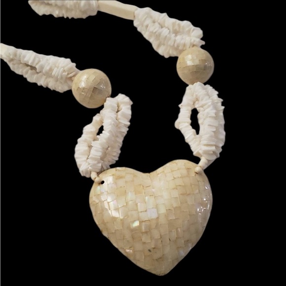 Beautiful Statement Mother of Pearl and Shell Inlay Heart Pendant Necklace - Picture 5 of 6